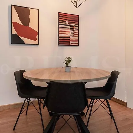 Apartment Elegant With Community Pool & Parking - Center
